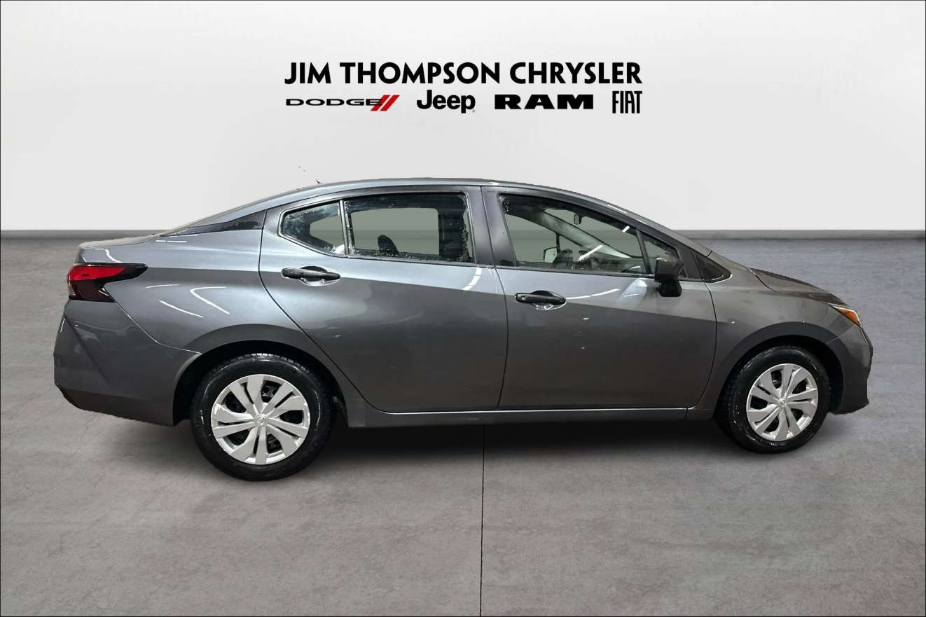 2025 Nissan Versa S — снимка 1