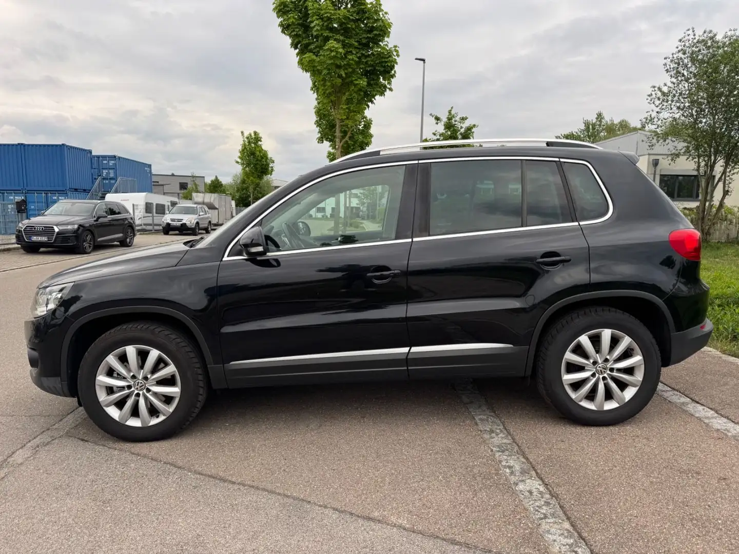 Volkswagen Tiguan 2.0 TDI DSG Sport & Style BMT 4Motion AHK Nero - 2