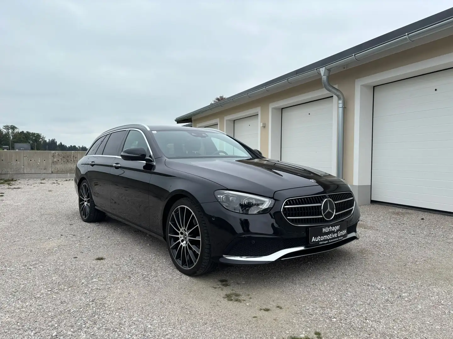 Mercedes-Benz E 220 E 220 d 4Matic (213.205) Schwarz - 1