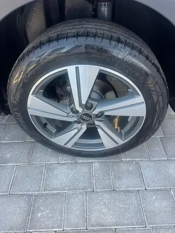 Audi Q2 view 10