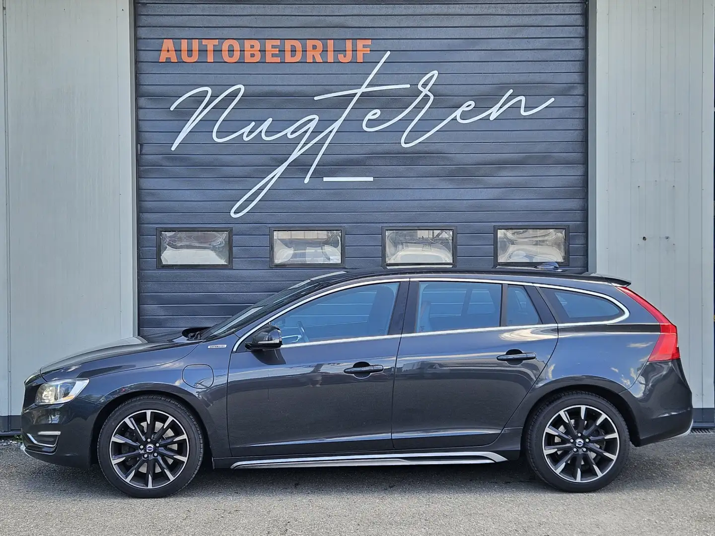 Volvo V60 2.4 D6 AWD Plug-In Hybrid Summum|Airco|Leder|Bi-xe Szürke - 2