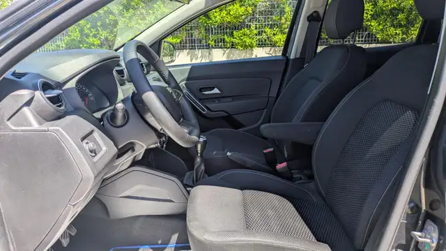 Dacia Duster view 10