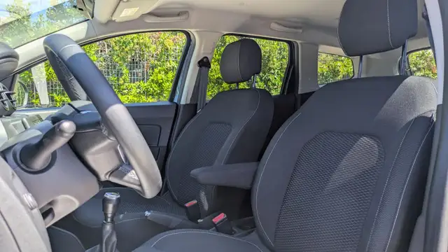 Dacia Duster view 12