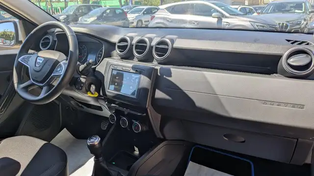 Dacia Duster view 9