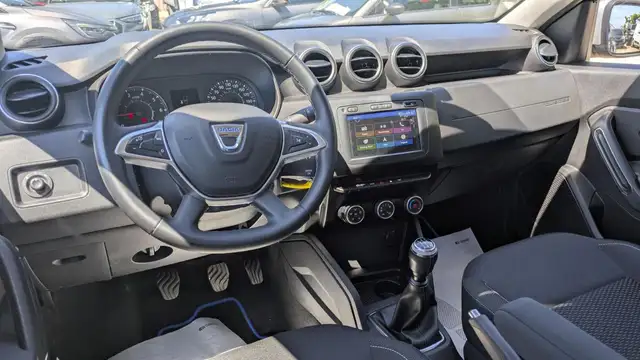 Dacia Duster view 5