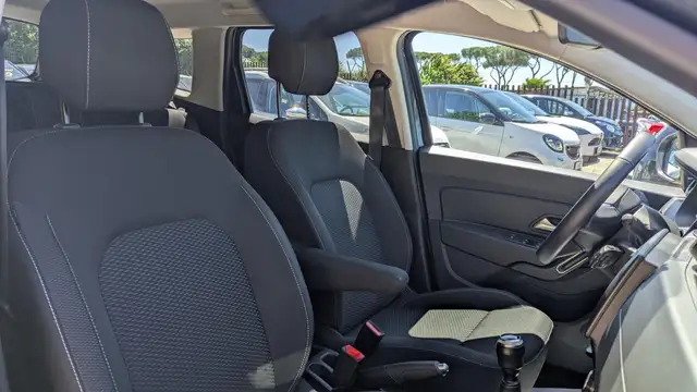 Dacia Duster view 13