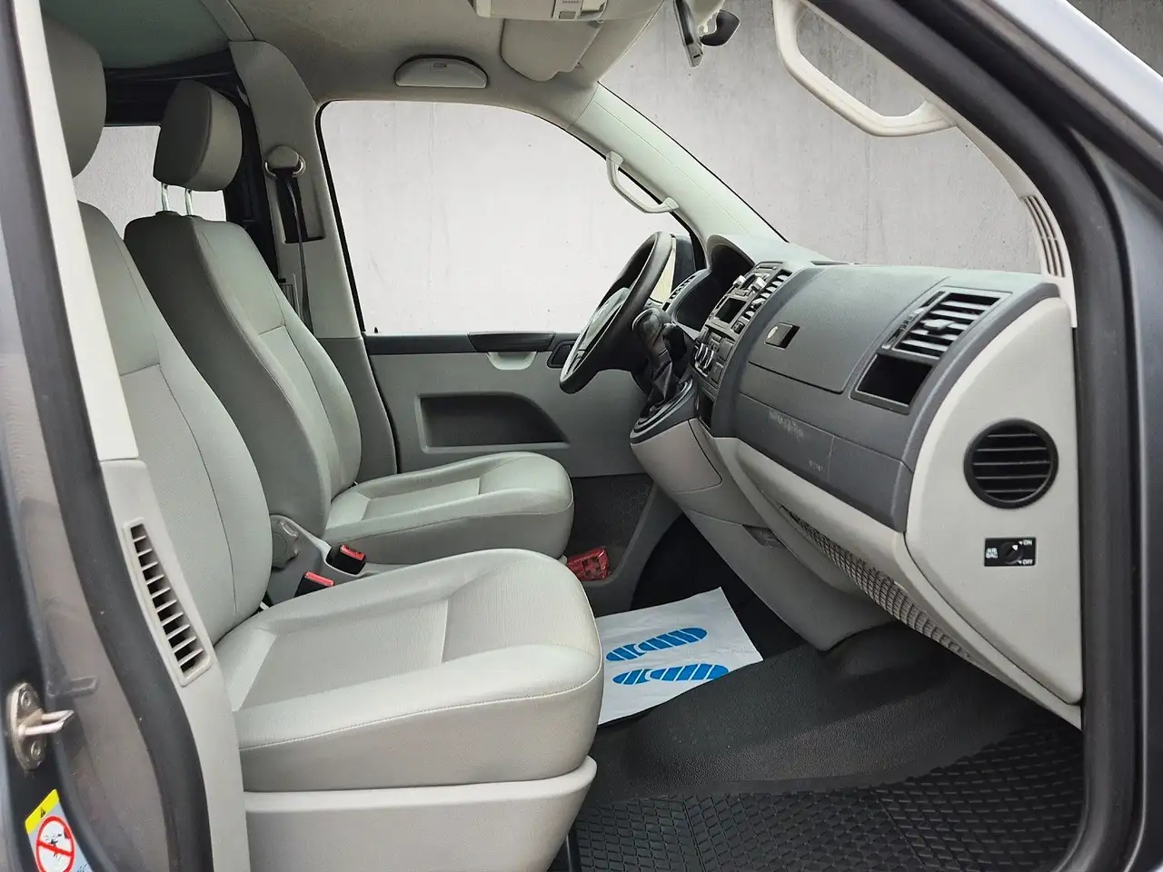 VOLKSWAGEN T5 TRANSPORTER - 179ch - 133 000KM - 4MOTION - SELLERIE CUIR