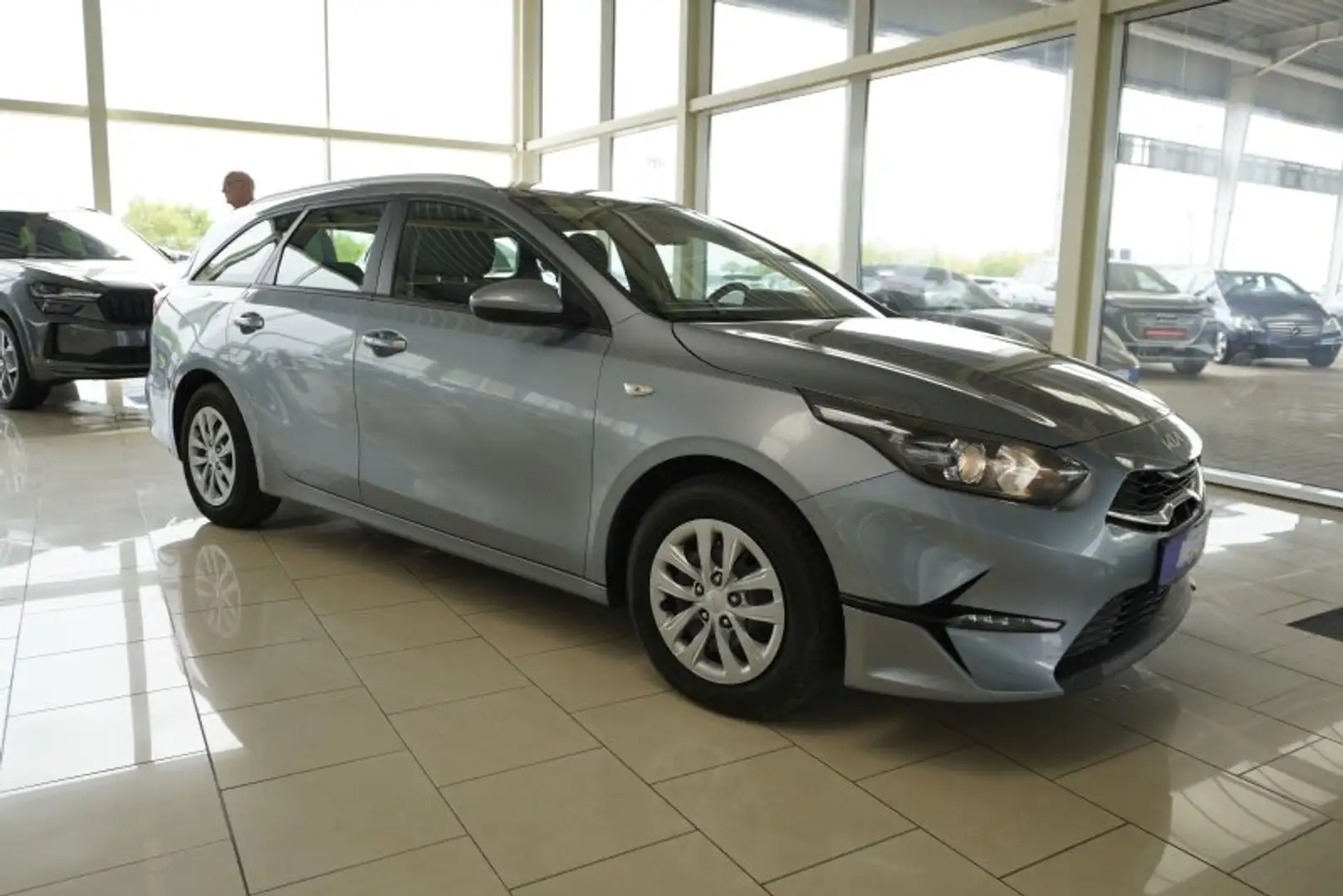 Kia Ceed / cee'd Sportswagon 1,0 T-GDI 120PS Winterp/Temp/Pdc    ** Plateado - 1
