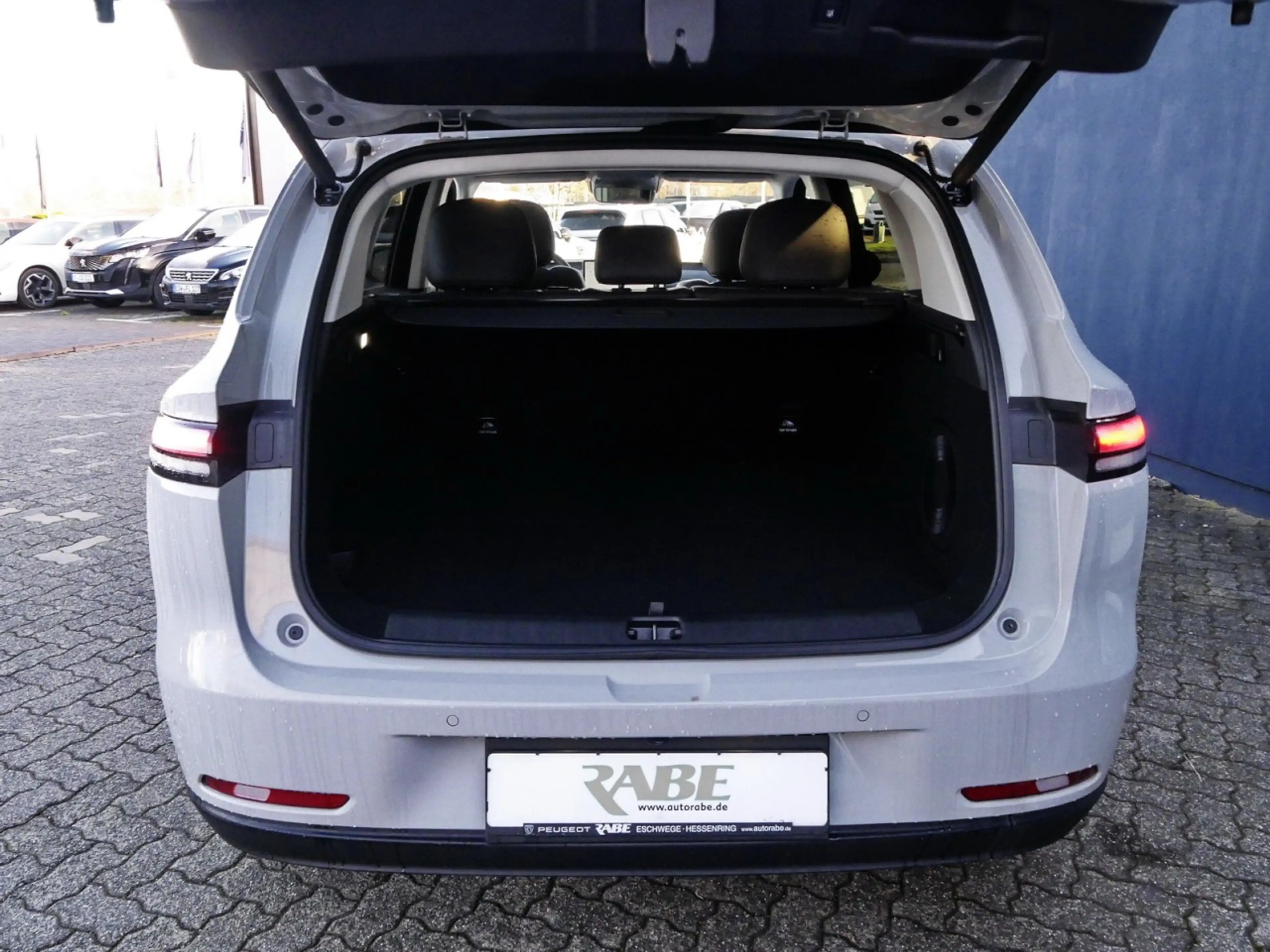 Leapmotor C10 MY25 Design REEV 360-Grad-Kamera+ACC+Navi Klima — photo 9