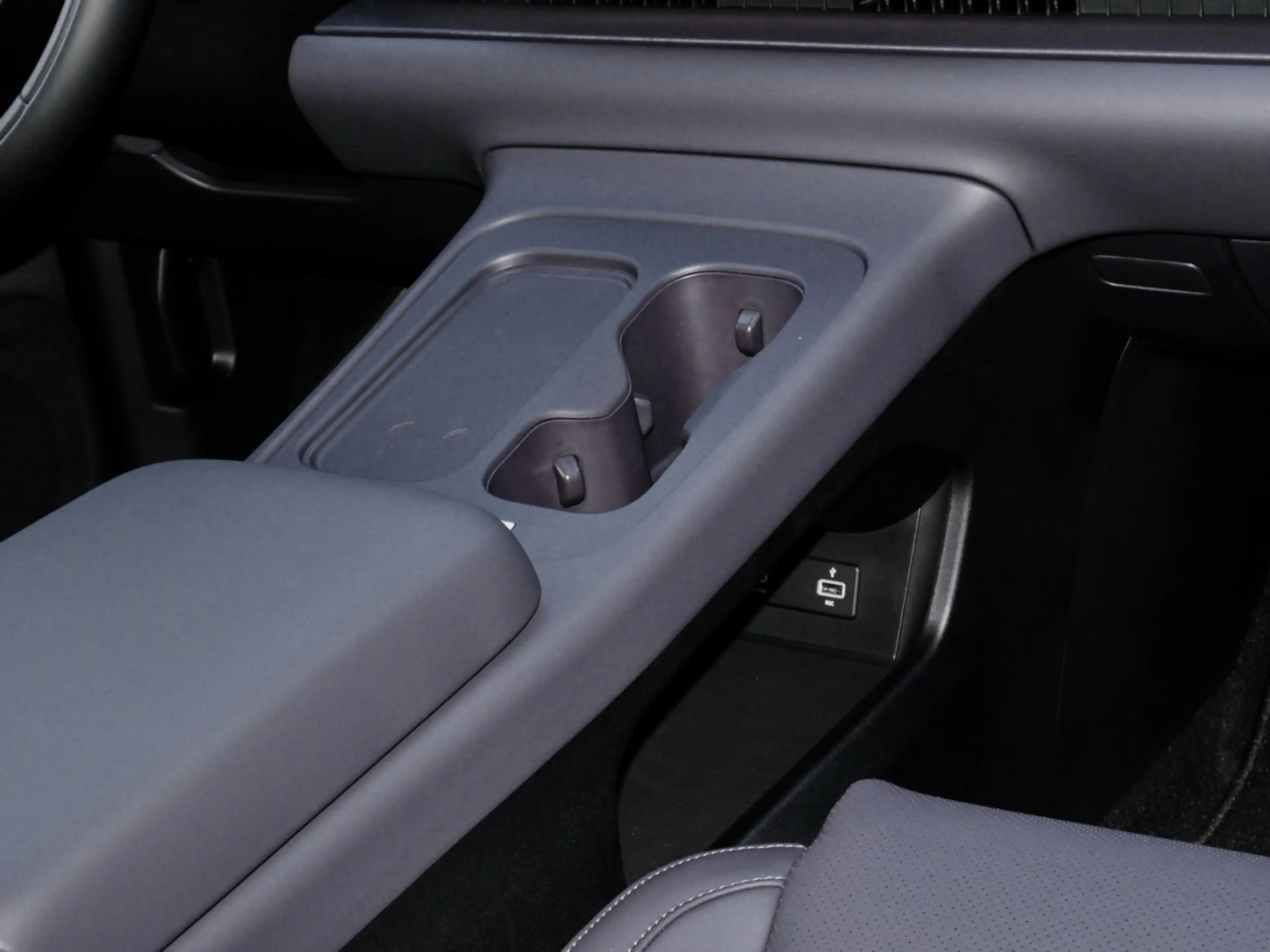 Leapmotor C10 MY25 Design REEV 360-Grad-Kamera+ACC+Navi Klima — photo 7