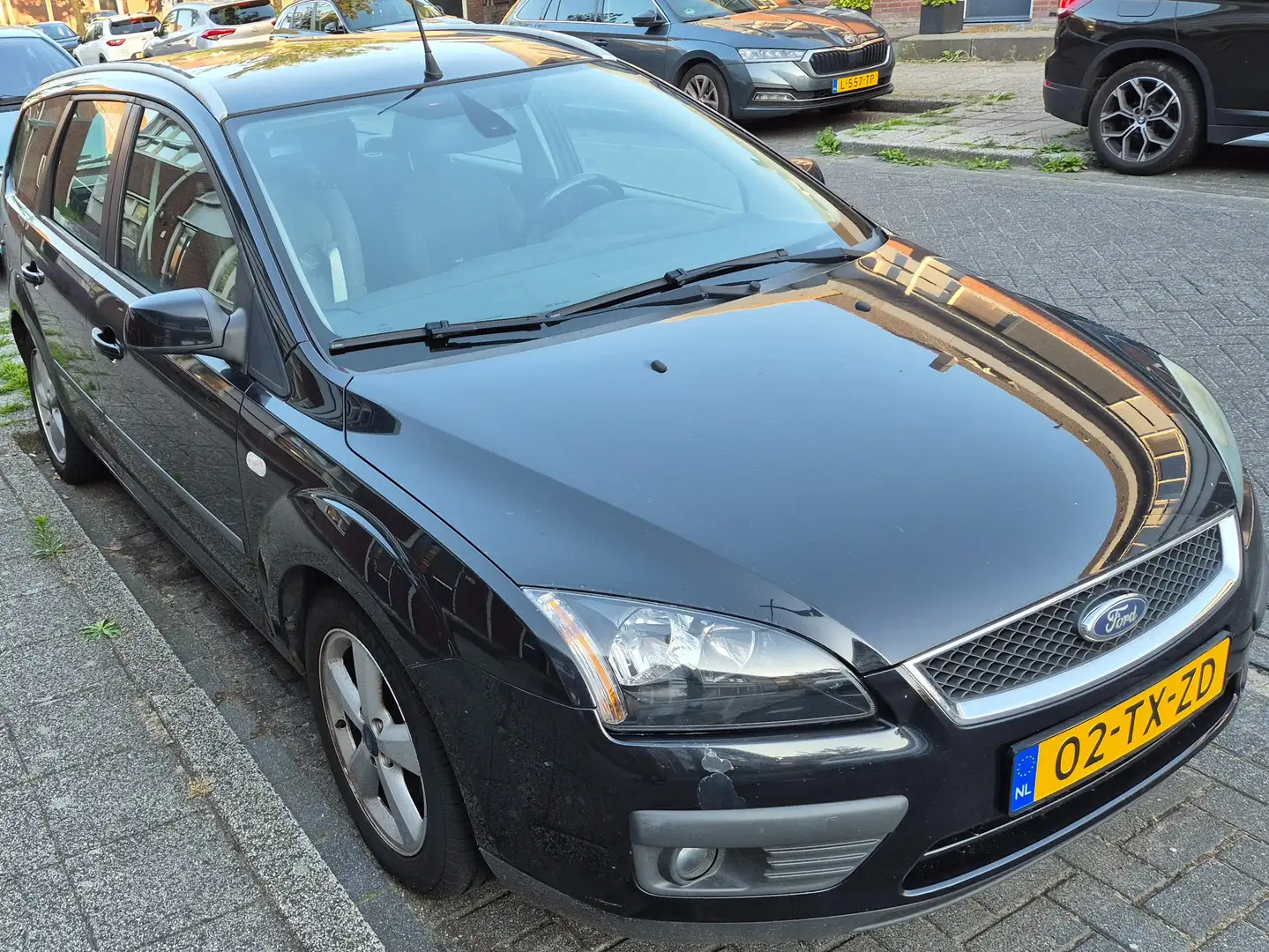 Ford Focus Focus 1.6-16V Futura Zwart - 2