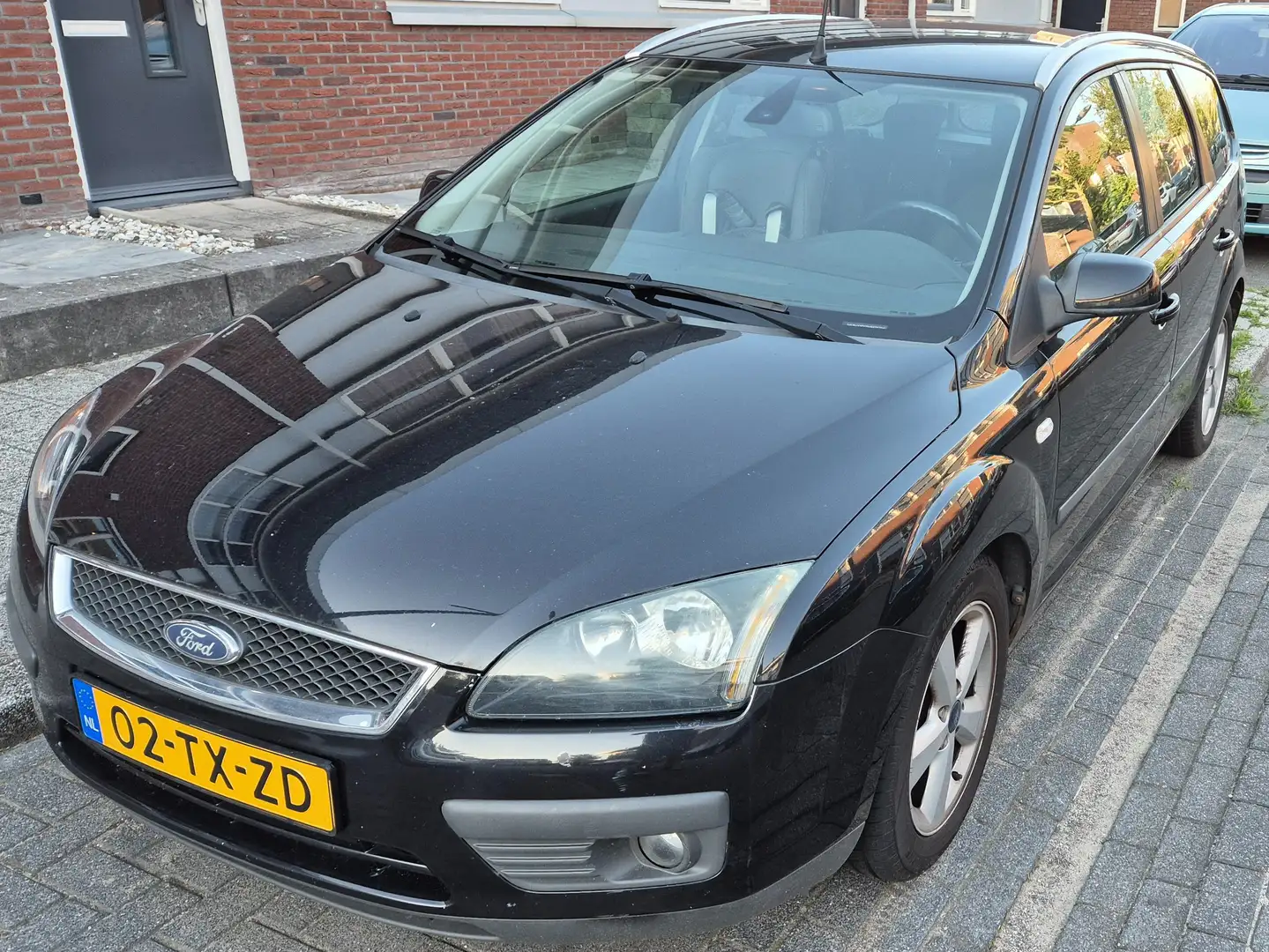 Ford Focus Focus 1.6-16V Futura Zwart - 1