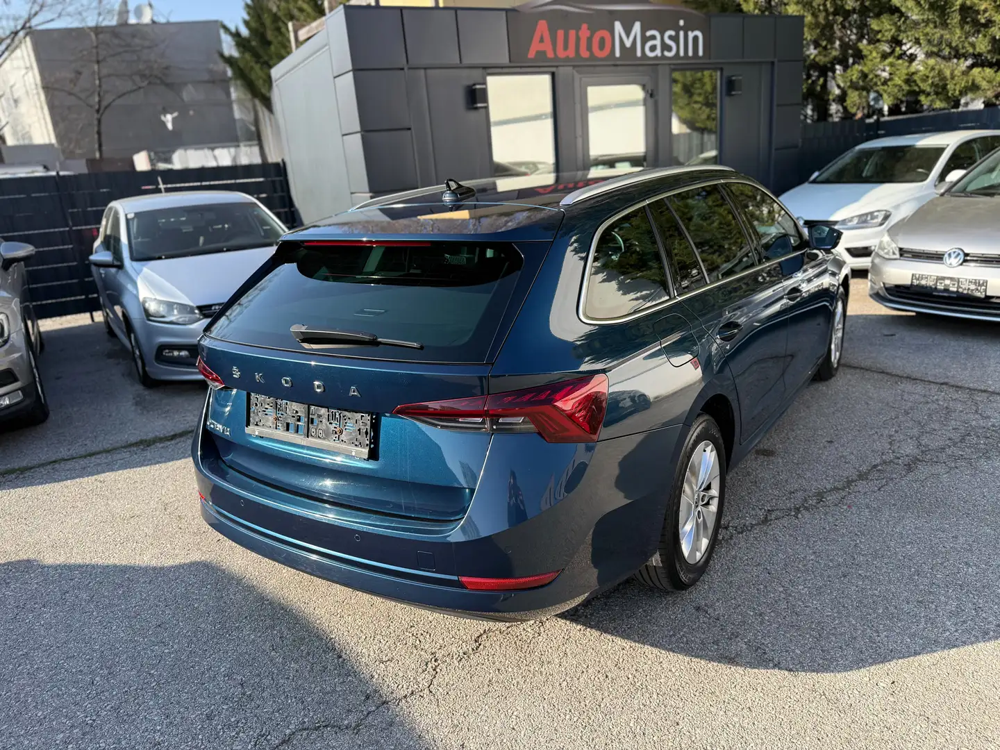 Skoda Octavia Octavia Combi 2,0 TDI Business DSG Blau - 2