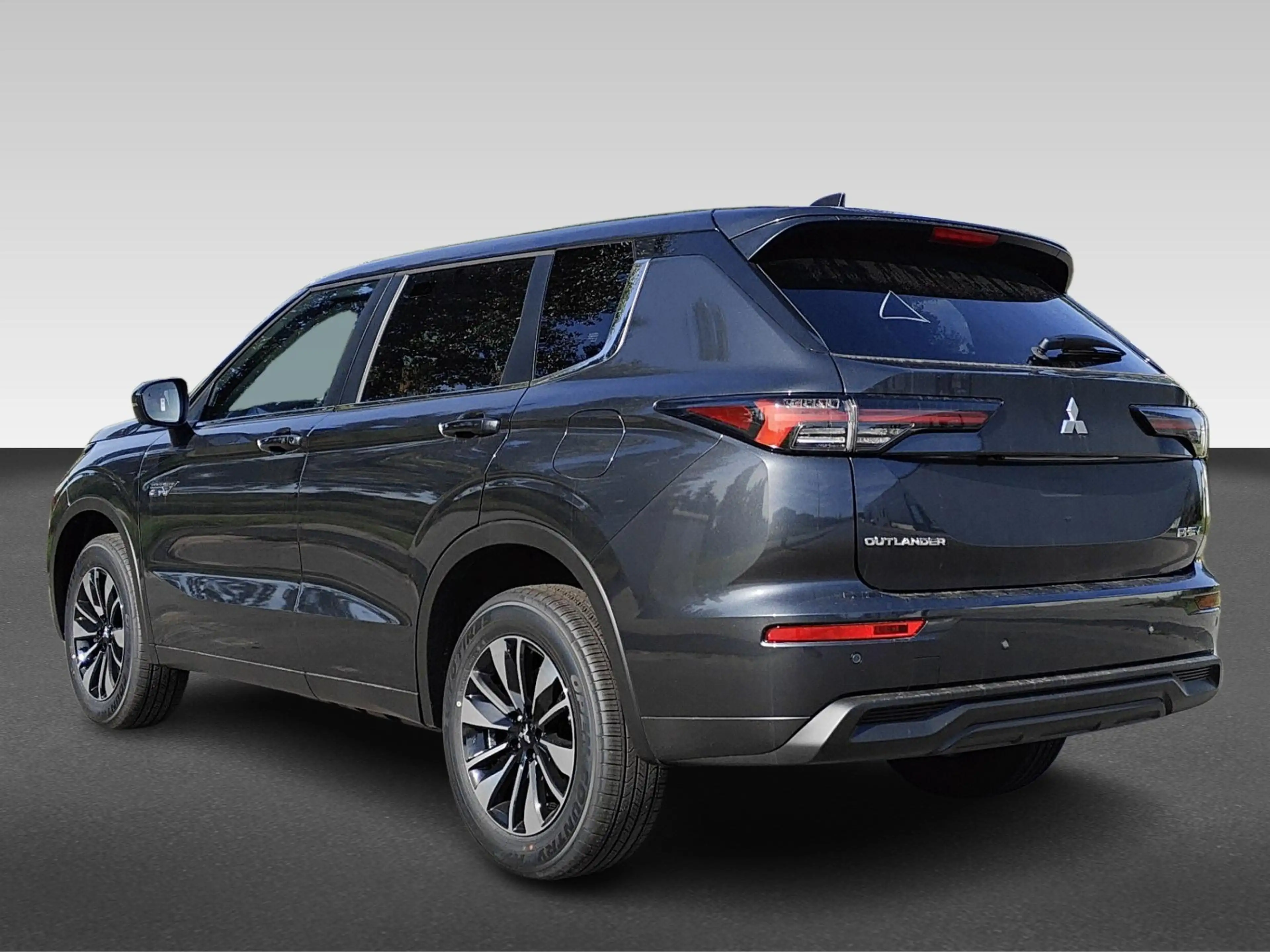 Mitsubishi Outlander 2.4 PHEV Intense+ | Achterbank in delen neerklapba — photo 3