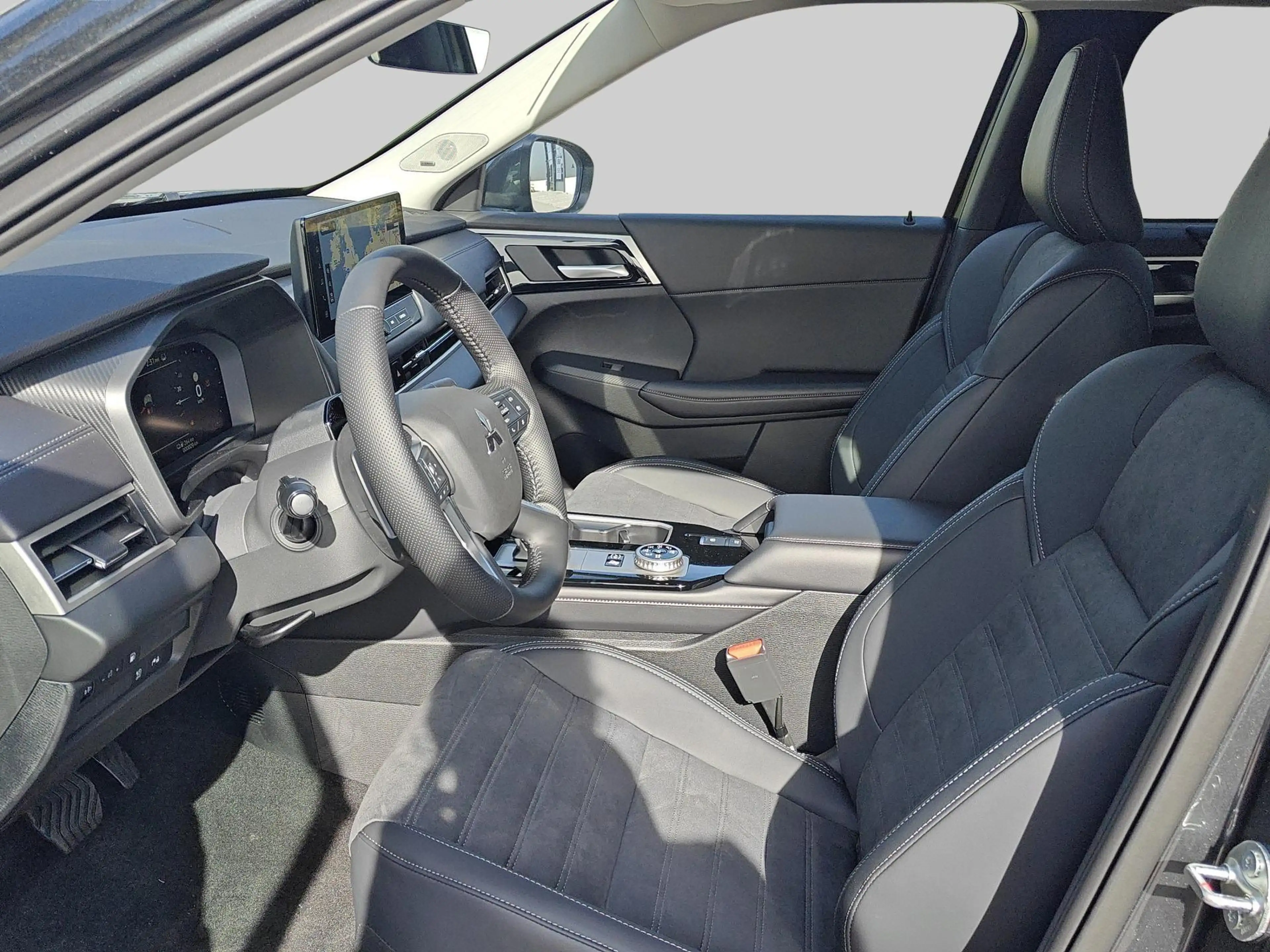 Mitsubishi Outlander 2.4 PHEV Intense+ | Achterbank in delen neerklapba — photo 12