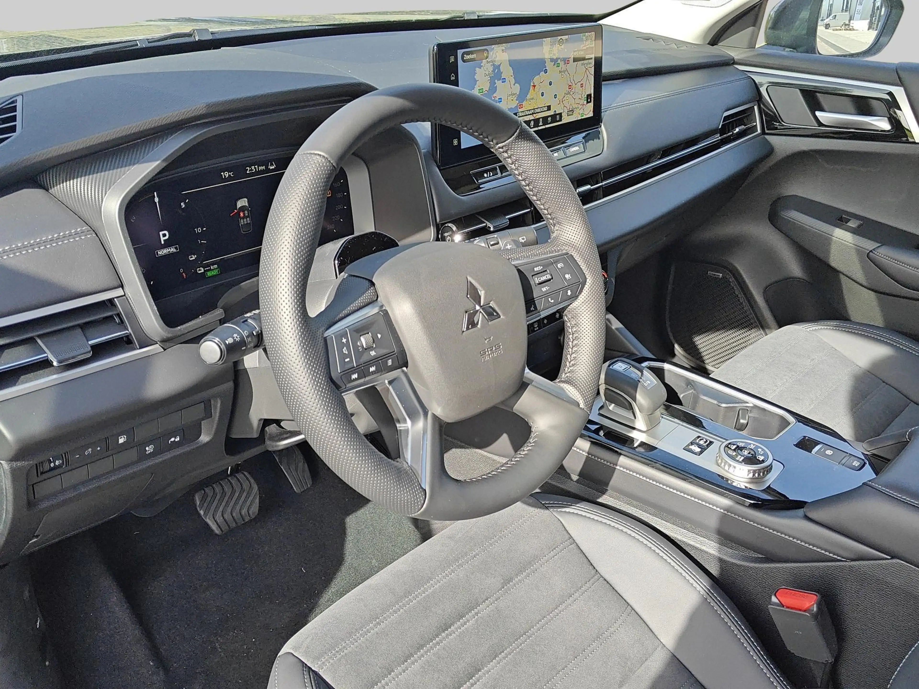 Mitsubishi Outlander 2.4 PHEV Intense+ | Achterbank in delen neerklapba — photo 4