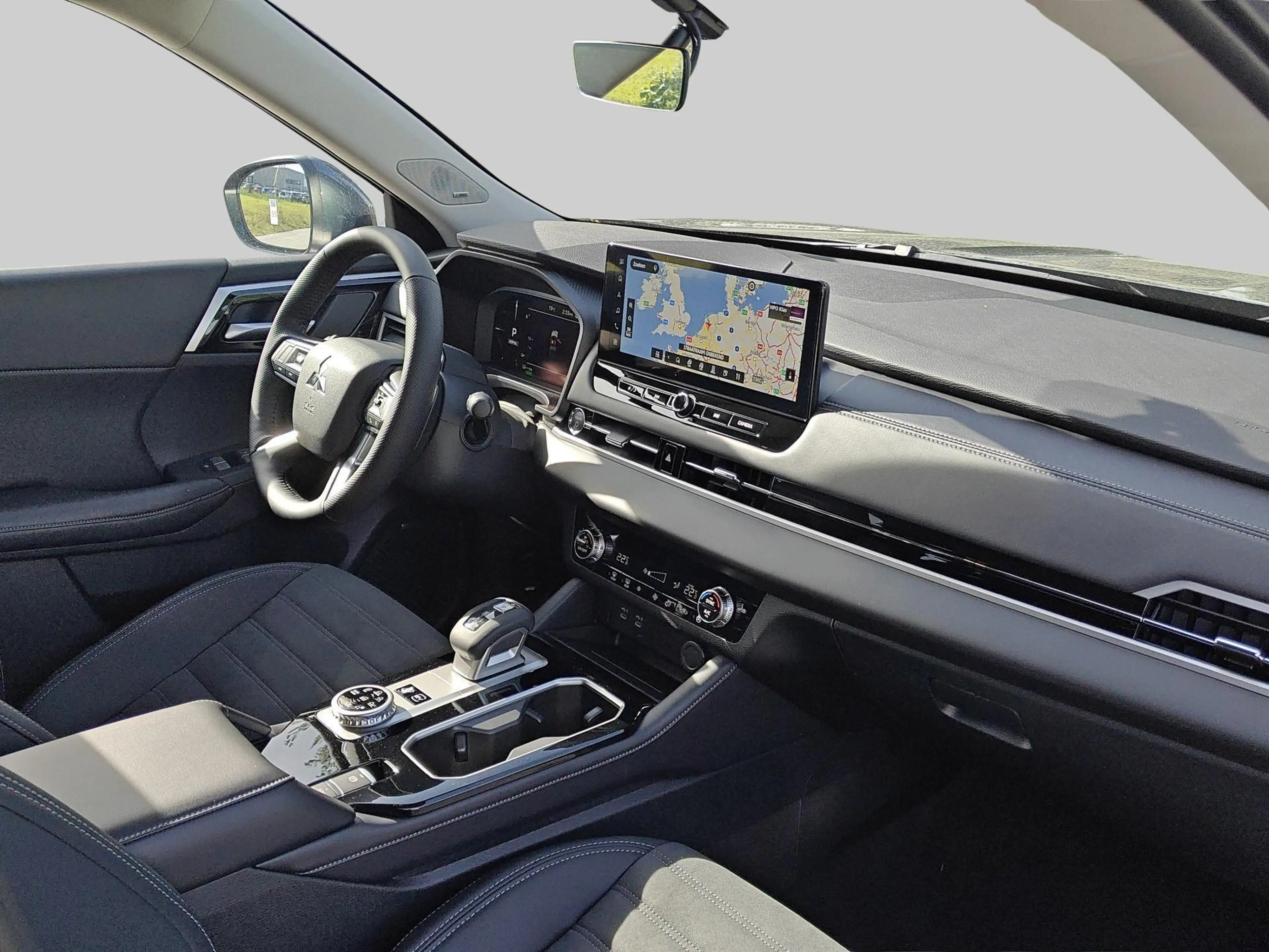 Mitsubishi Outlander 2.4 PHEV Intense+ | Achterbank in delen neerklapba — photo 13