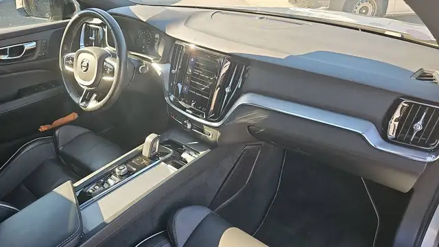 Volvo S60 view 10