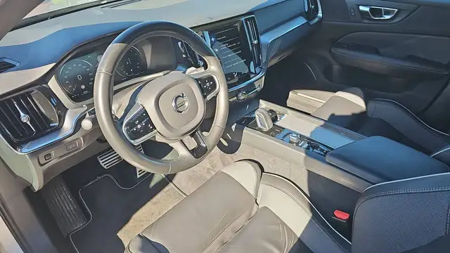 Volvo S60 view 8