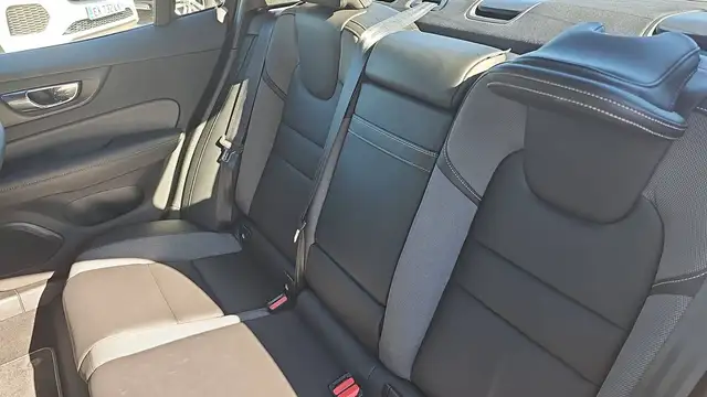 Volvo S60 view 9