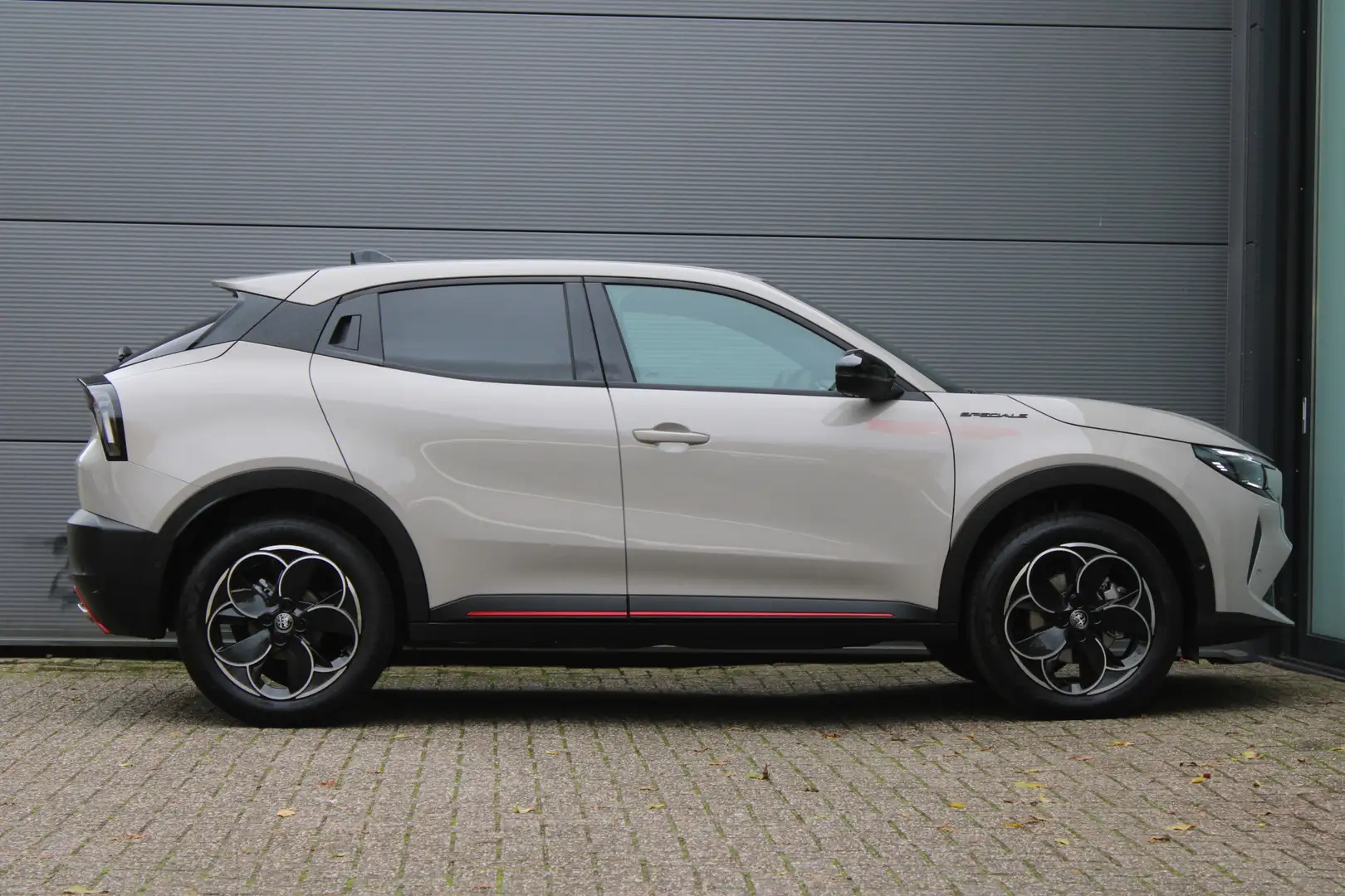 Alfa Romeo Junior 1.2 Turbo Hybrid Ibrida Speciale | Direct beschikb Gris - 2