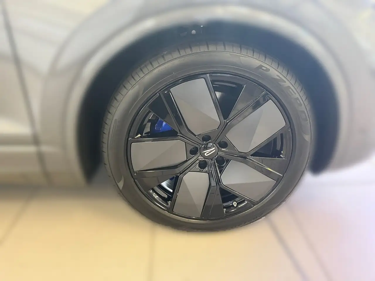Volkswagen Touareg R 3,0 eHybrid 4MOTION AHK Dynaudio 0,5 S 7