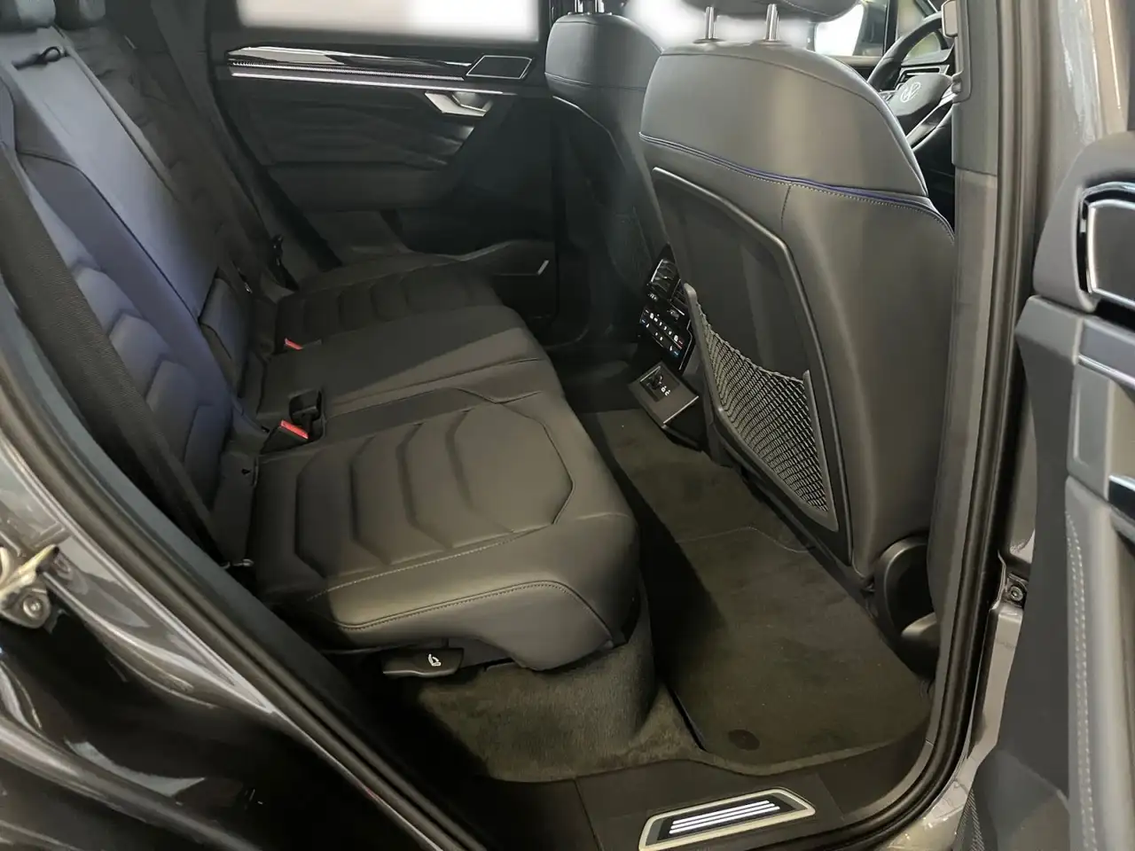 Volkswagen Touareg R 3,0 eHybrid 4MOTION AHK Dynaudio 0,5 S 13