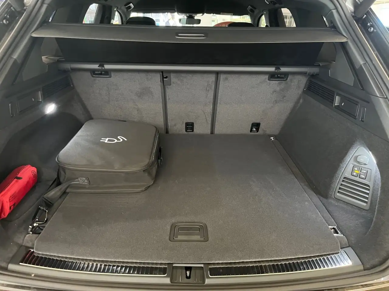 Volkswagen Touareg R 3,0 eHybrid 4MOTION AHK Dynaudio 0,5 S 8