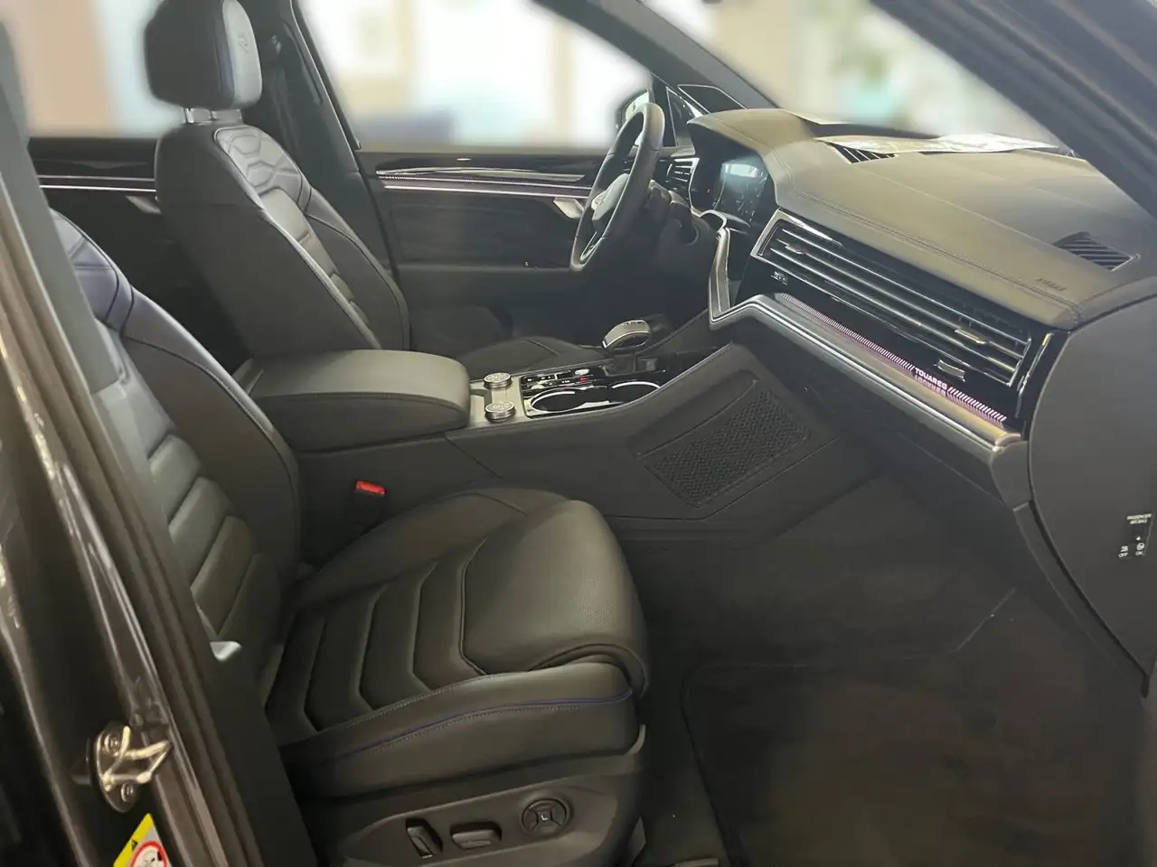 Volkswagen Touareg R 3,0 eHybrid 4MOTION AHK Dynaudio 0,5 S 14