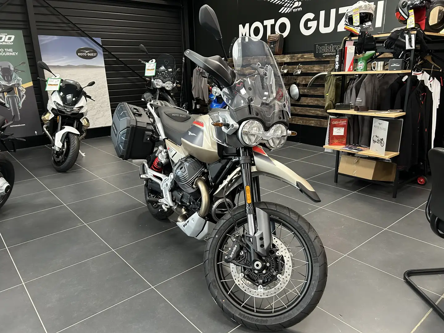 Moto Guzzi V 85 TT Beige - 2