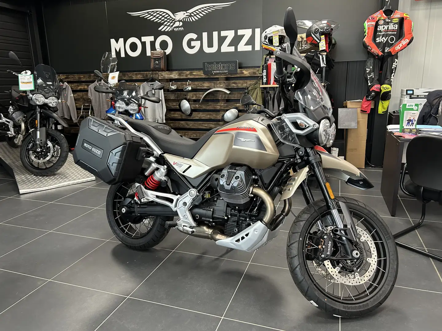 Moto Guzzi V 85 TT Beige - 1