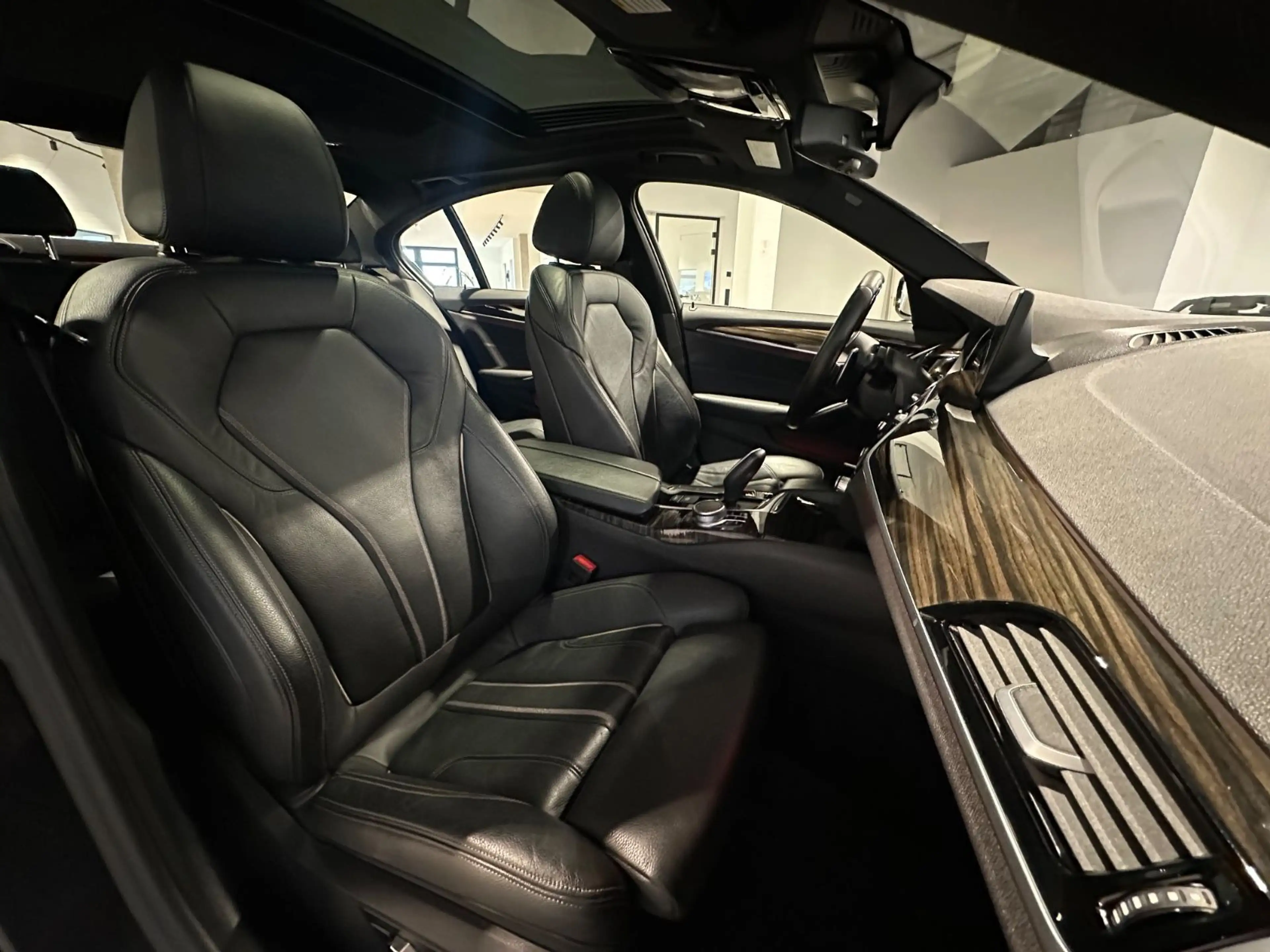 BMW 530 i Sport Line*Schiebed.,Leder,ACC,Leder,Navi* — photo 10