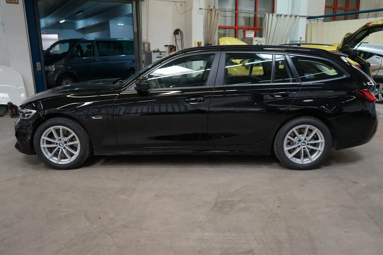 BMW 320 e PHEV Touring xDrive Advantage Hybrid Nero - 2