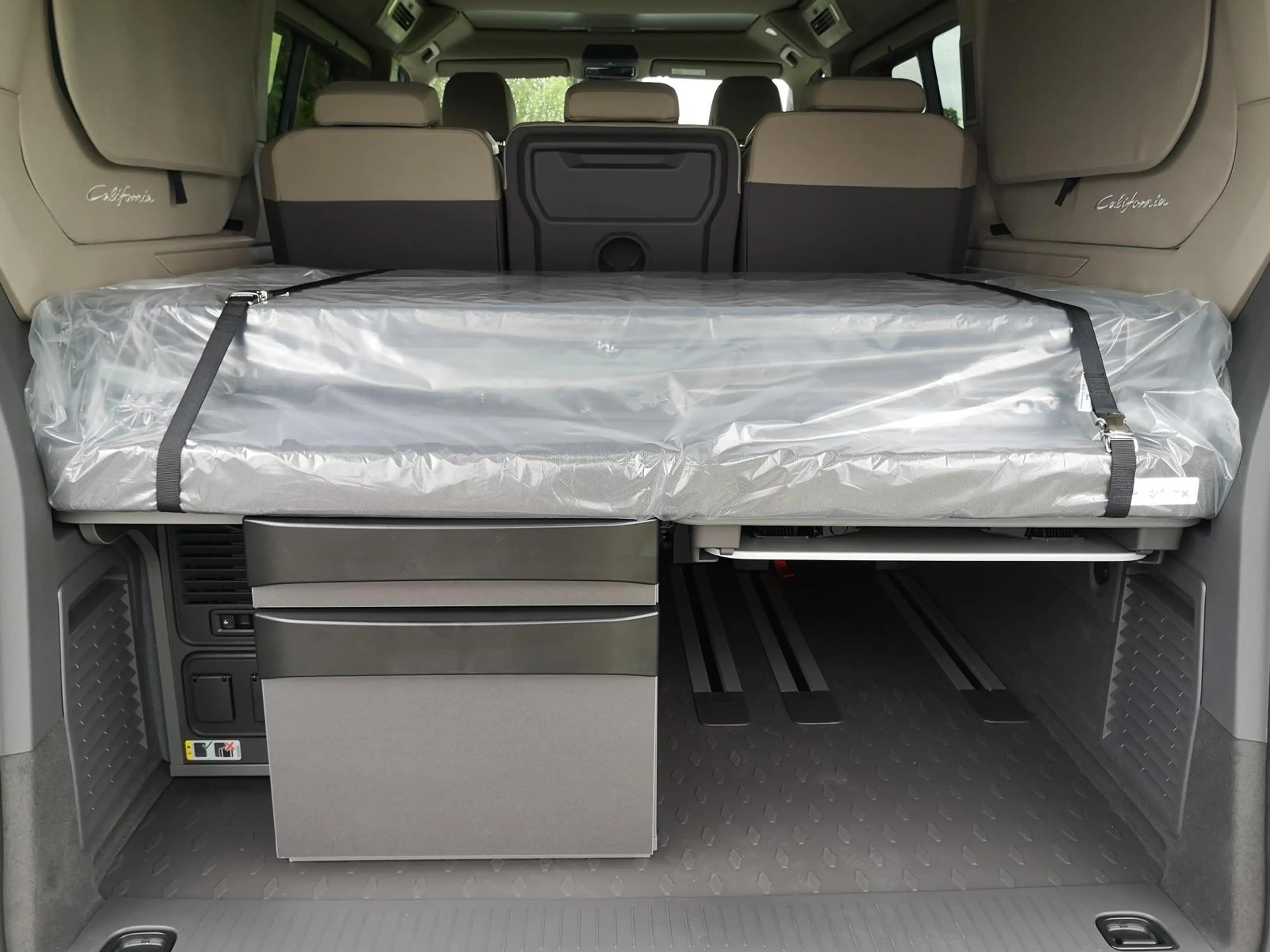 Volkswagen T7 California 2.0 TDI DSG Beach Camper — photo 7
