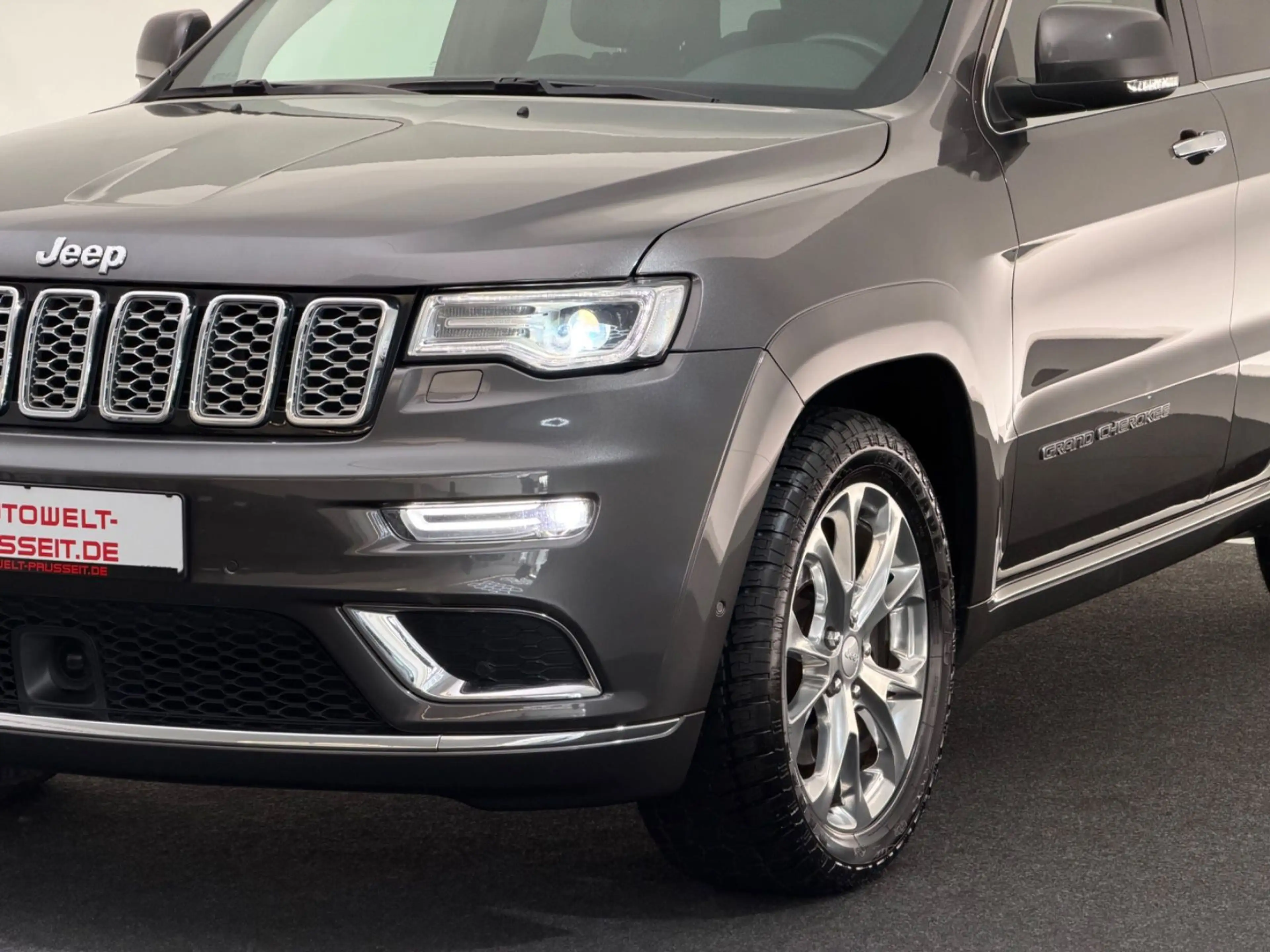 Jeep Grand Cherokee 3.0*SUMMIT*XENON-PANO-HARMAN-ACC — photo 15