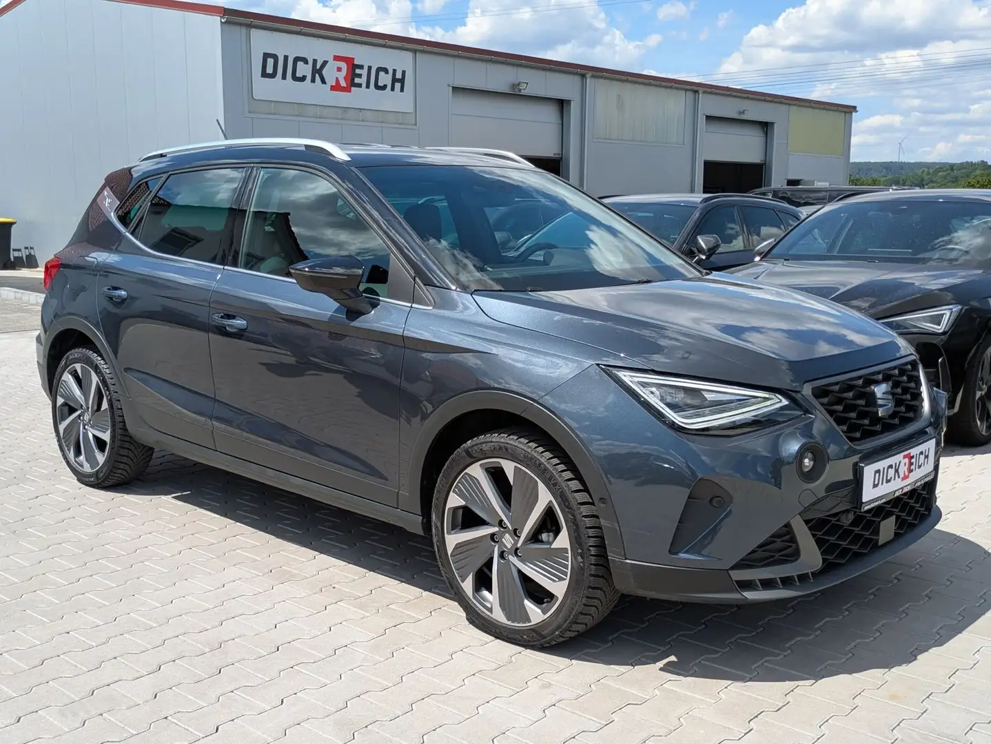 SEAT Arona 1.5 TSI FR DSG AHK*ACC*LED*APP*DAB*KAMERA Gris - 1