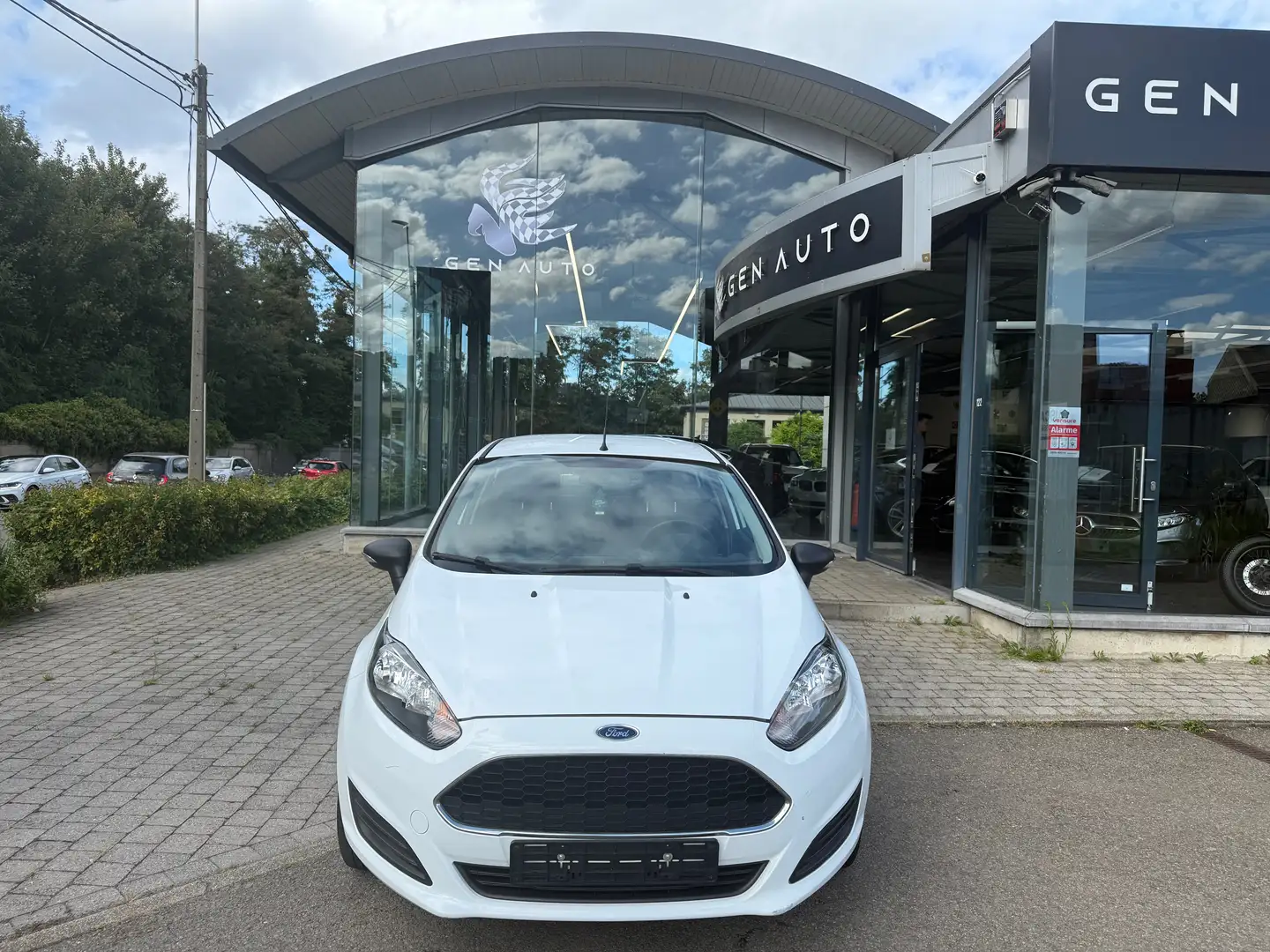 Ford Fiesta 1.25i Ambiente Airco Radar de Recul Aux Euro 6 Blanc - 2