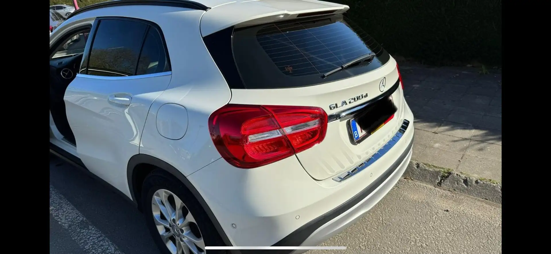 Mercedes-Benz GLA 200 GLA 200 d Белый - 2