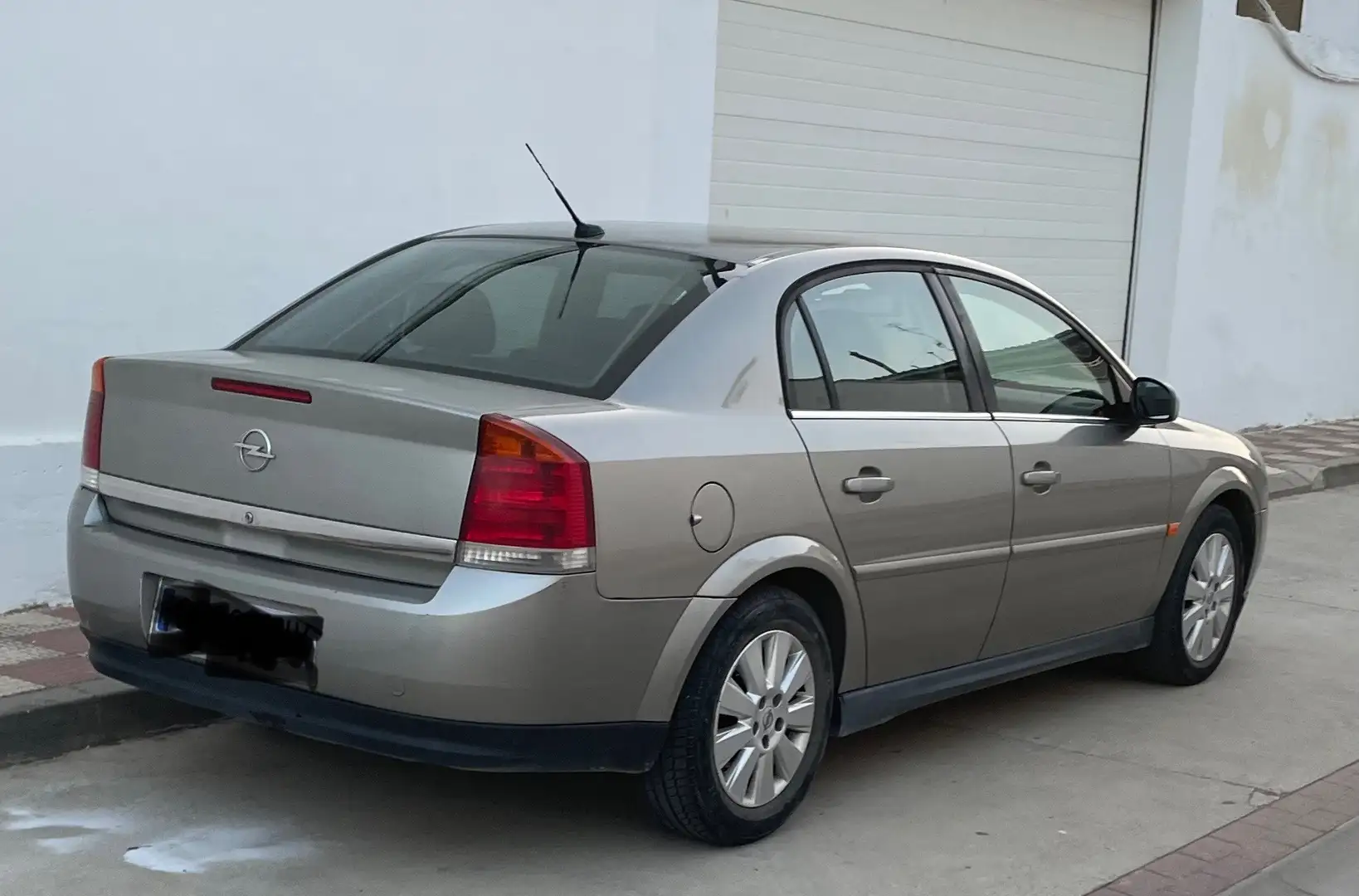 Opel Vectra 2.0DTI - 1