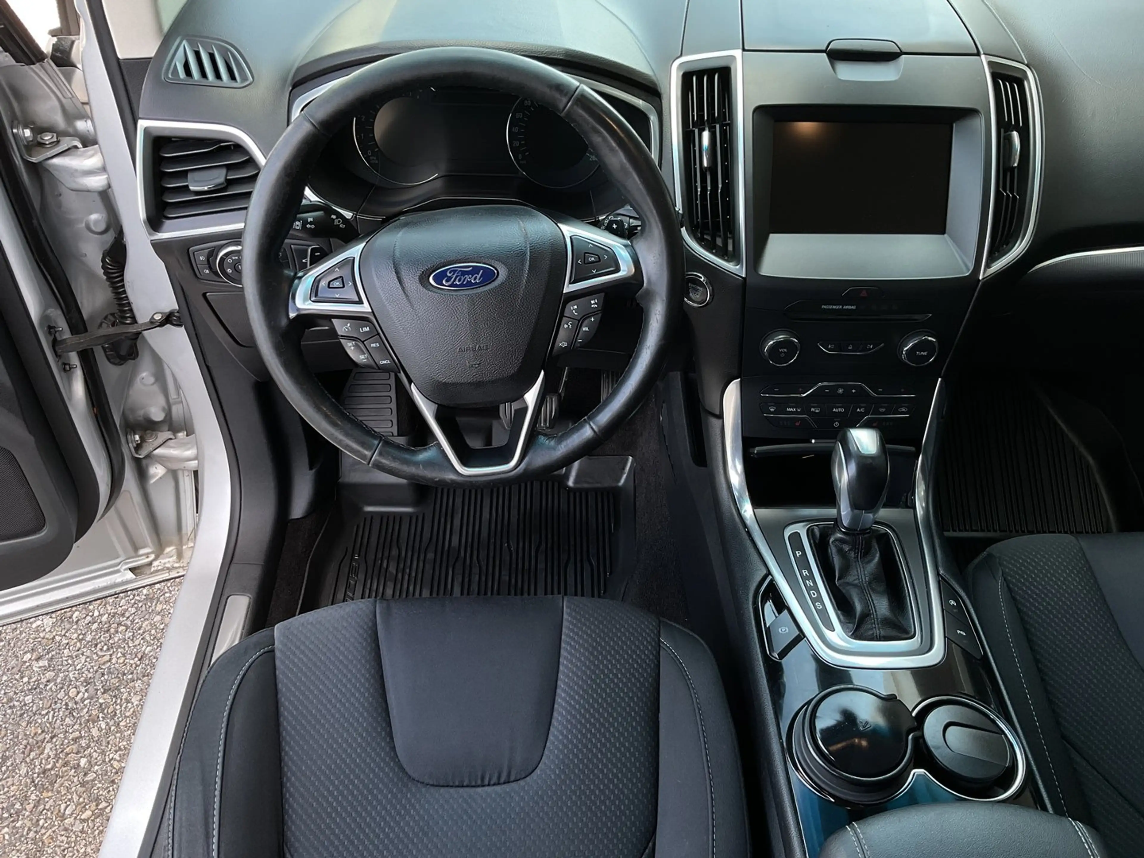 Ford Edge 2,0 TDCi Titanium 4x4 Start/Stop Po — photo 11