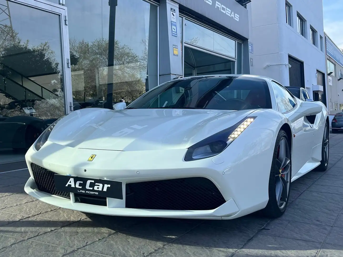 Ferrari 488 GTB Blanc - 2