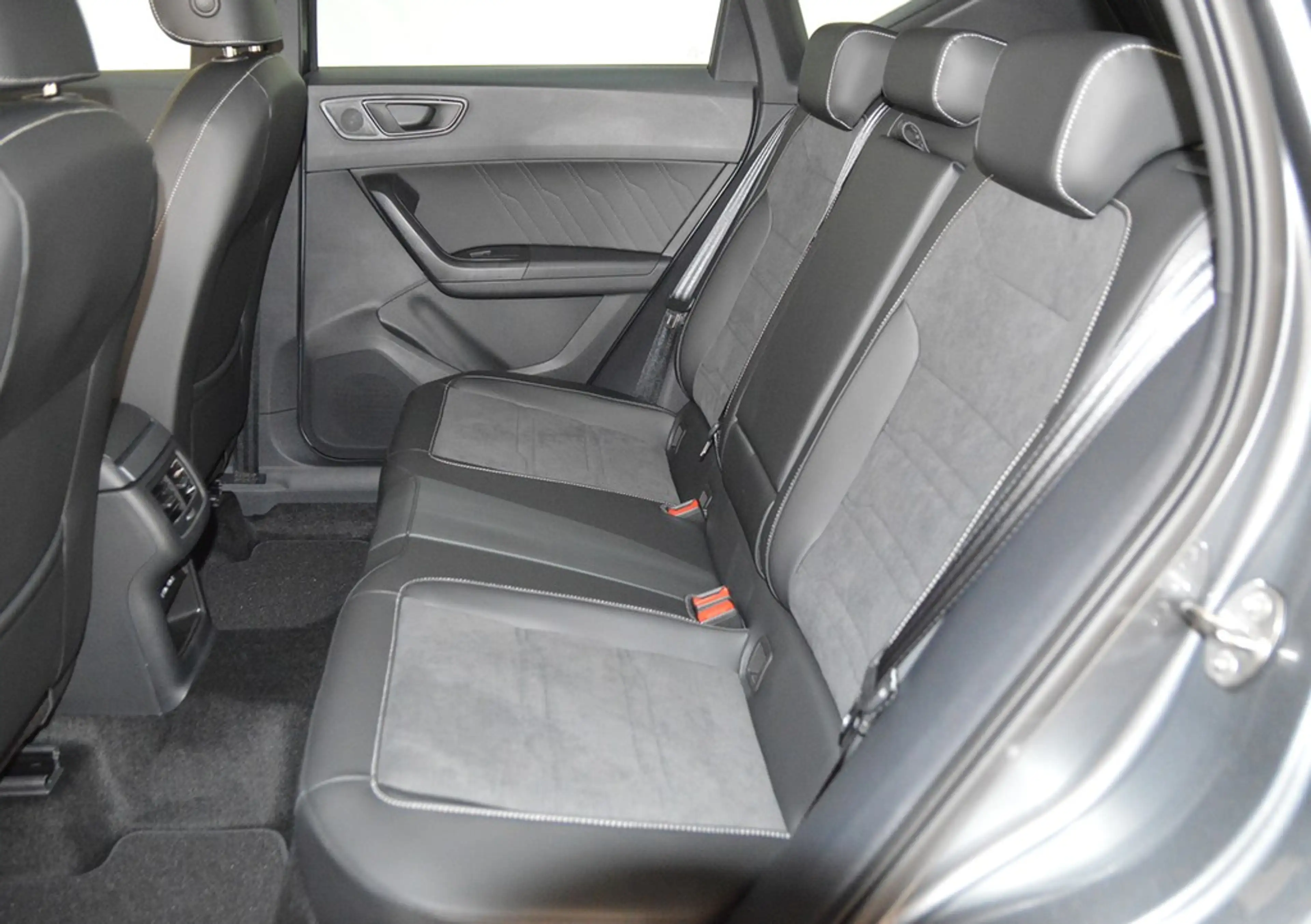 SEAT Ateca 1.5 TSI ACT DSG Xcellence LED*NAV*ACC*SHZ*VIRTU... — photo 10