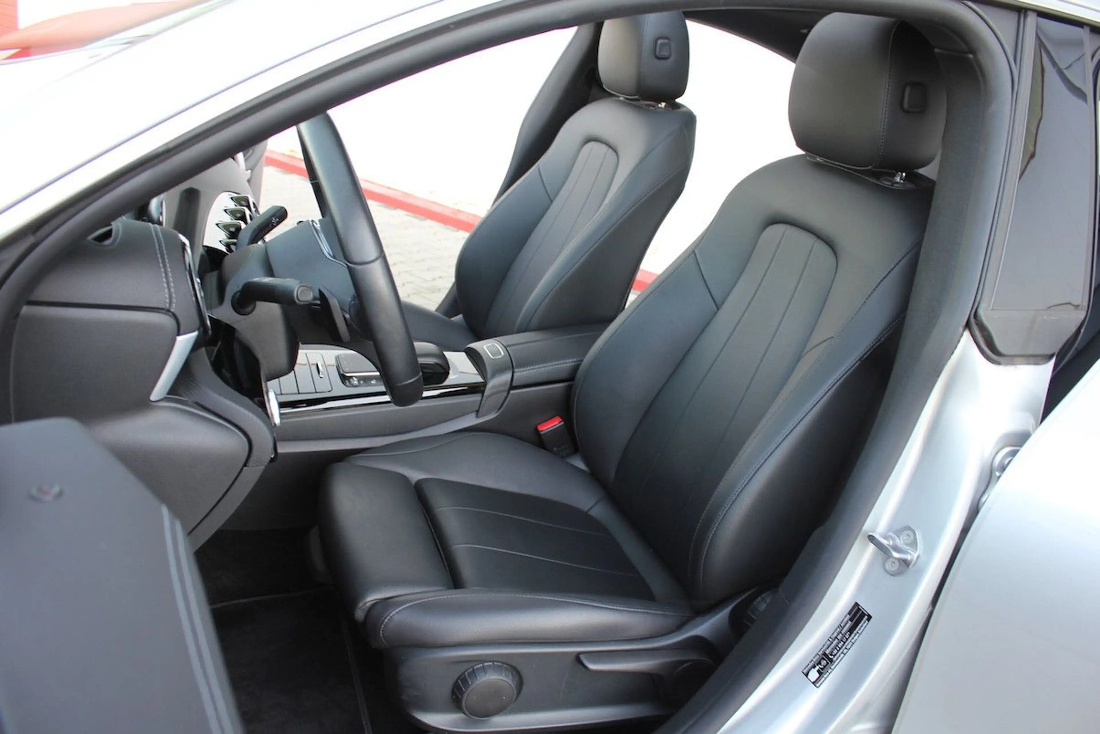 Mercedes-Benz CLA 250 e Coupé Cp EQ Plug-In ACC 23.013 € NETTO — photo 6