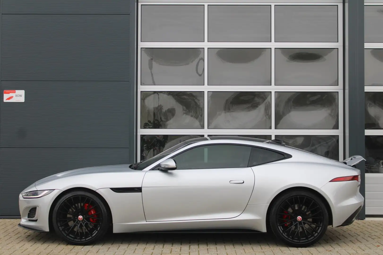 Jaguar F-Type P300 RWD R-Dynamic | Pano | Sportuitlaat | Meridia Argent - 2