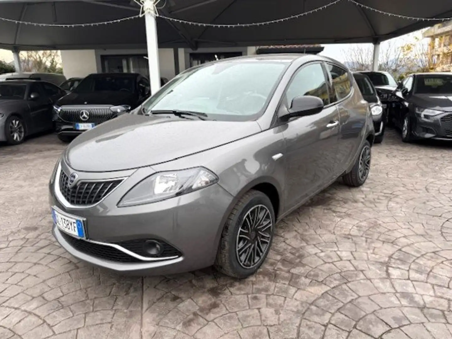 Lancia Ypsilon 1.0 FireFly 5 porte S&S Hybrid Ecochic Gold Blu/Azzurro - 2
