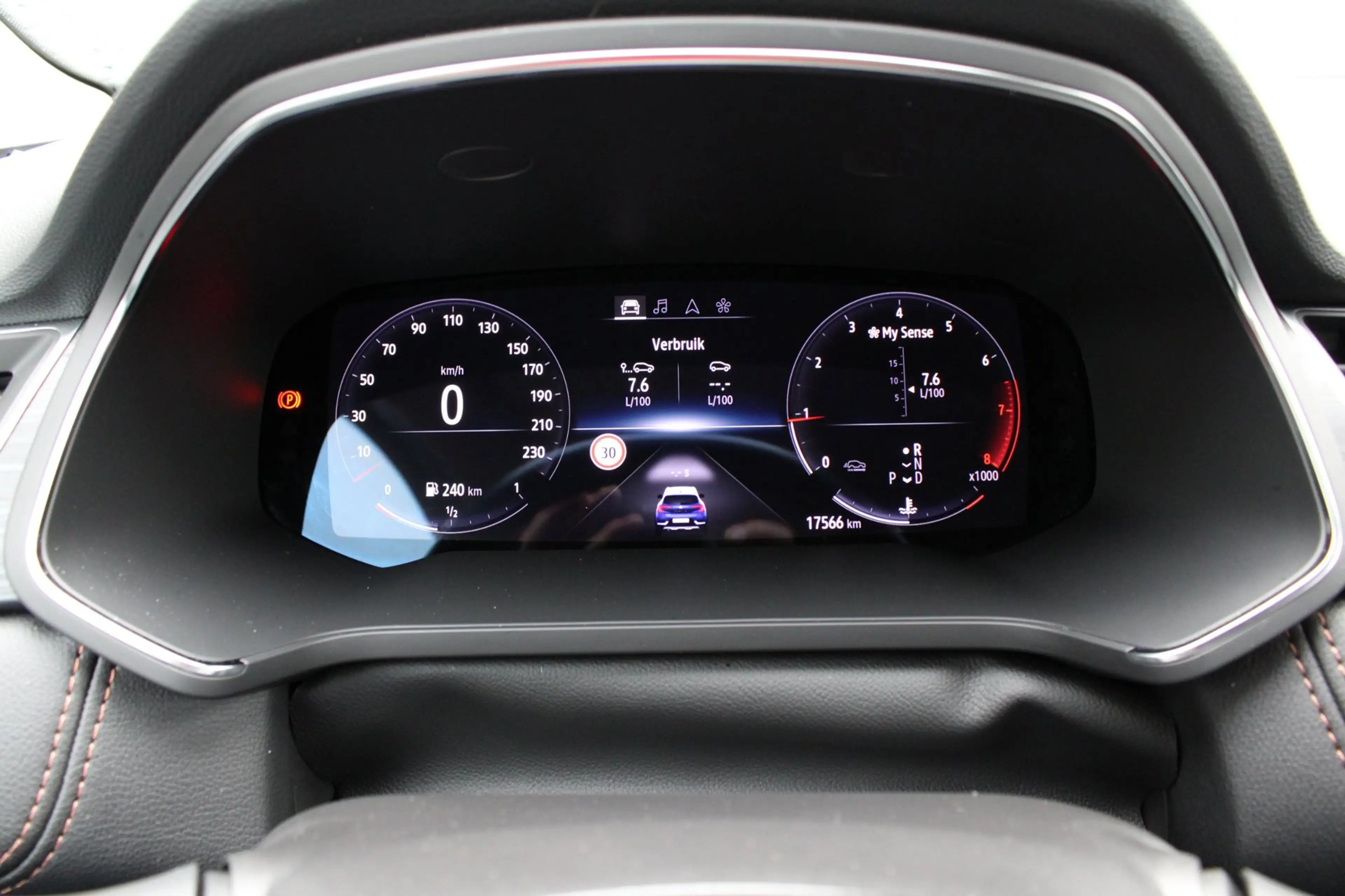 Renault Captur 1.3 TCe 140 Initiale Paris — photo 32