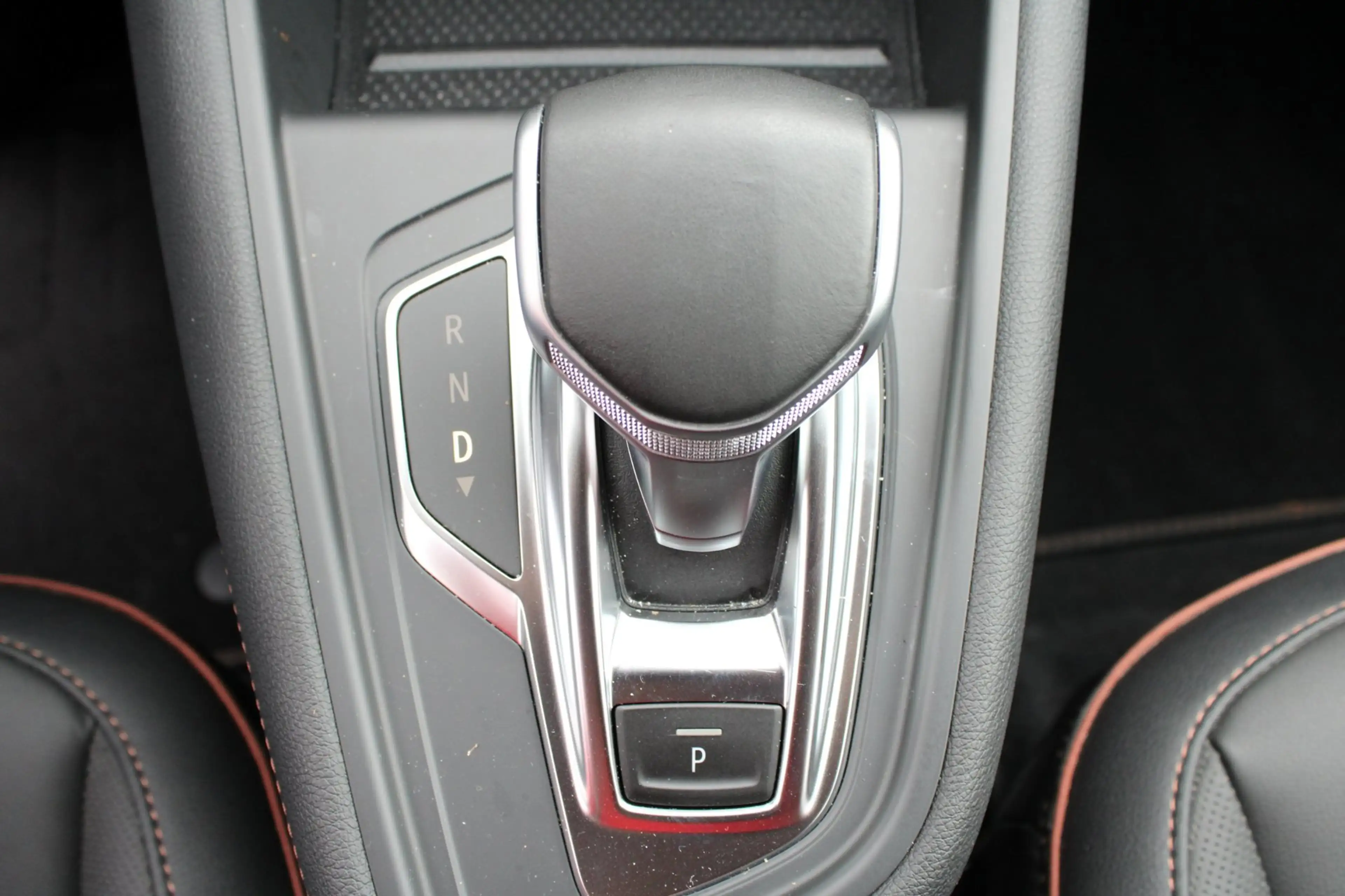 Renault Captur 1.3 TCe 140 Initiale Paris — photo 22