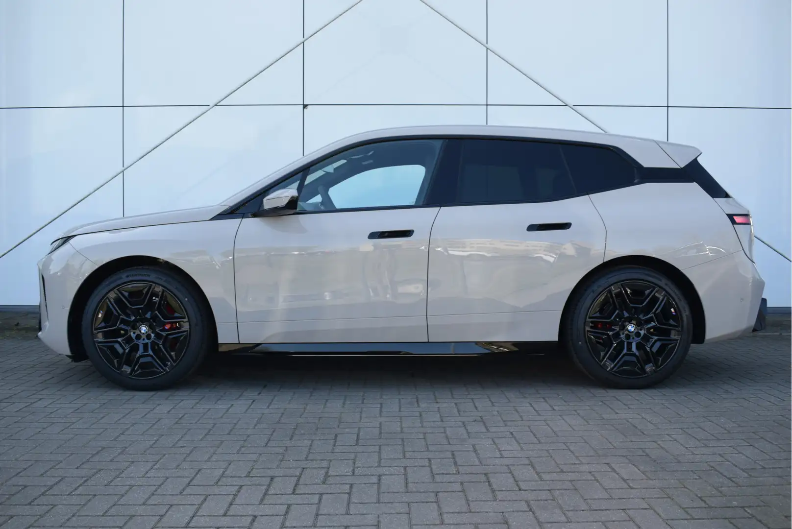 BMW iX xDrive45 M Sport / Trekhaak / M Multifunctionele S Grijs - 2