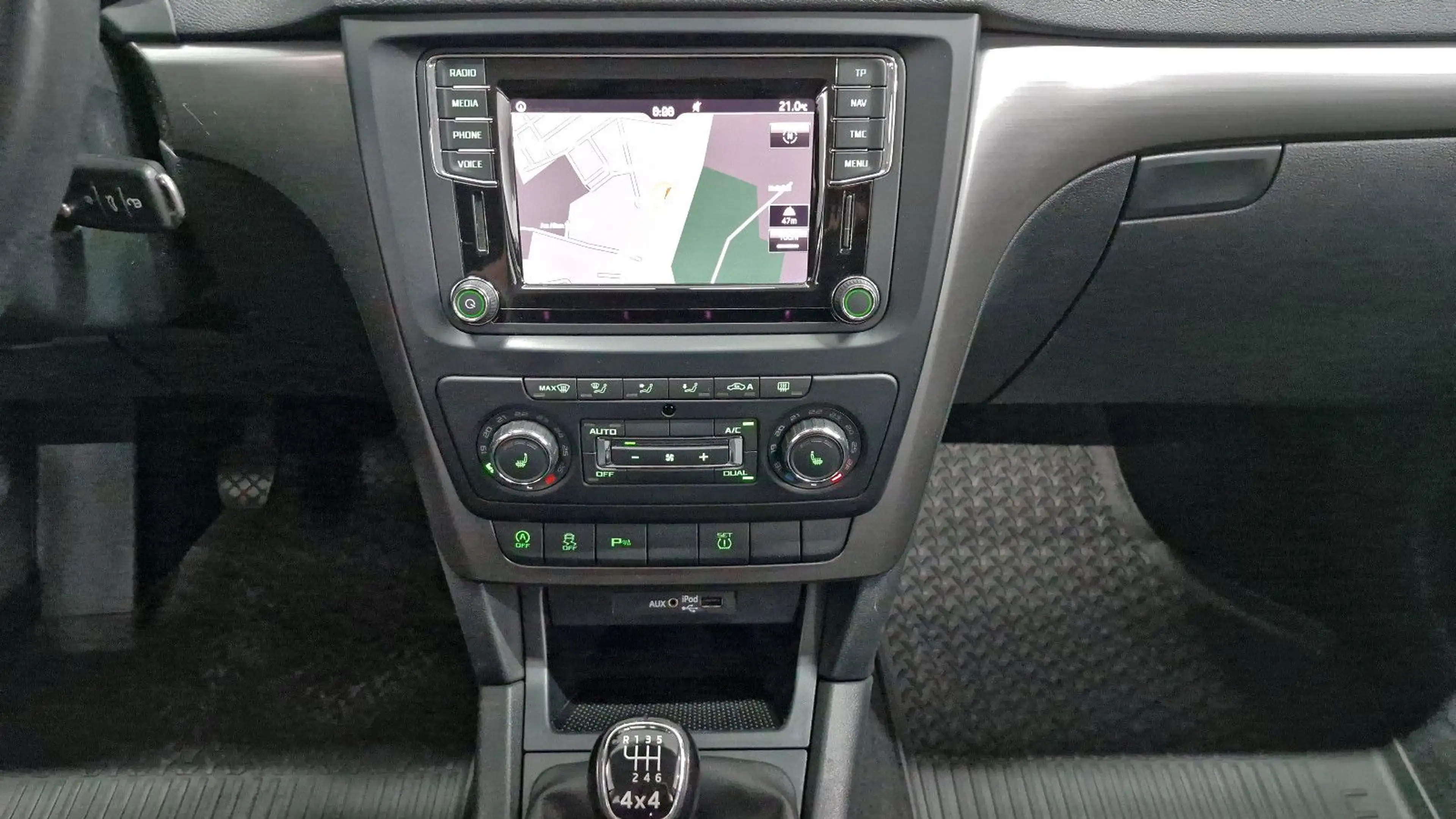 Skoda Yeti 2,0 TDI Drive 4x4 - AHK — photo 11