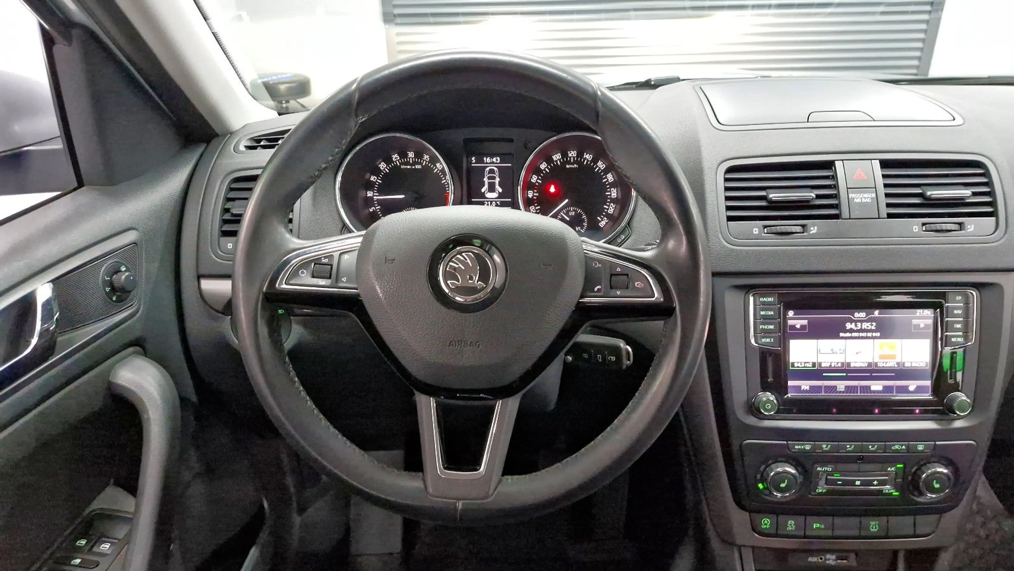 Skoda Yeti 2,0 TDI Drive 4x4 - AHK — photo 10